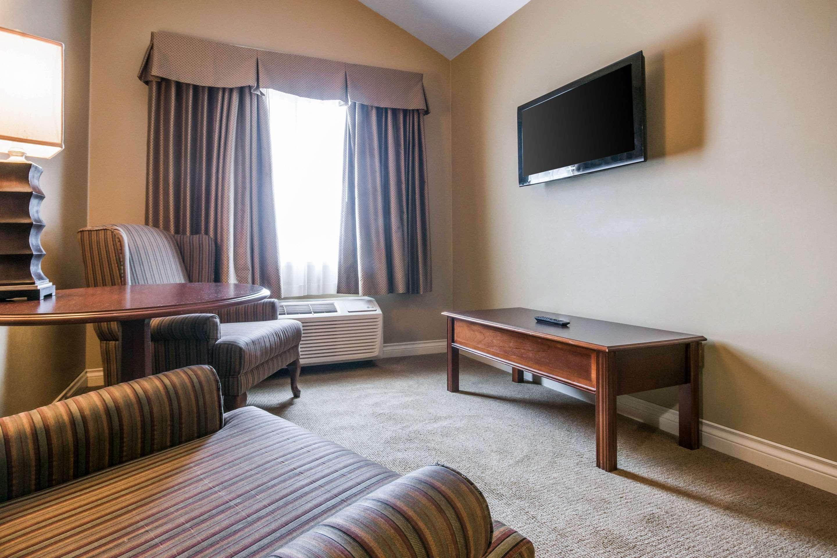 Clarion Hotel&Conference Centre Abbotsford Esterno foto