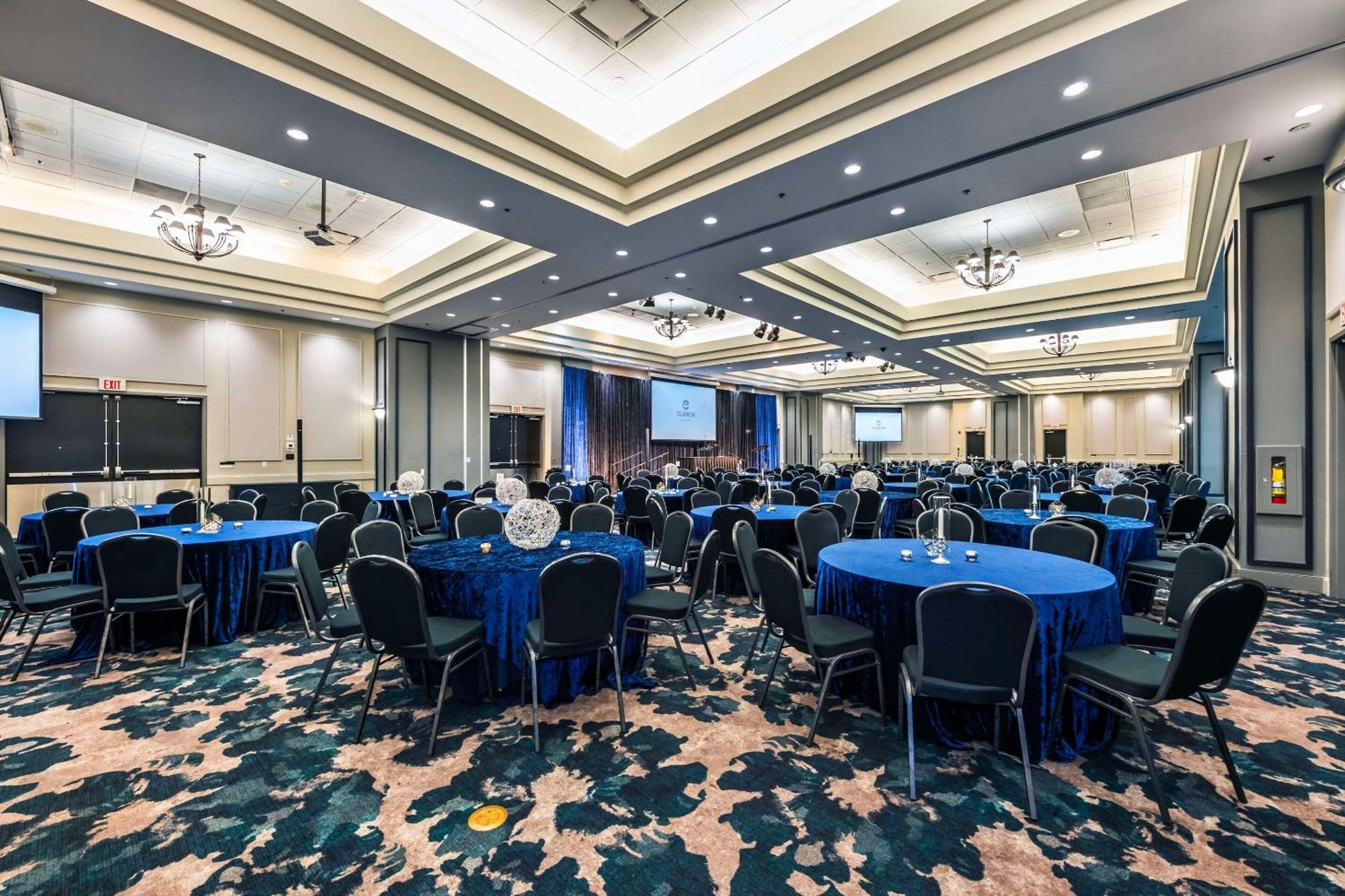 Clarion Hotel&Conference Centre Abbotsford Esterno foto